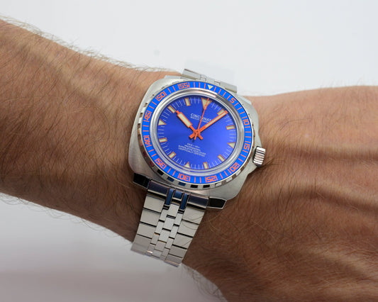 Desk Diver Professional Electric Blue Swiss Heritage - Veloce - The App For Watch Collectors