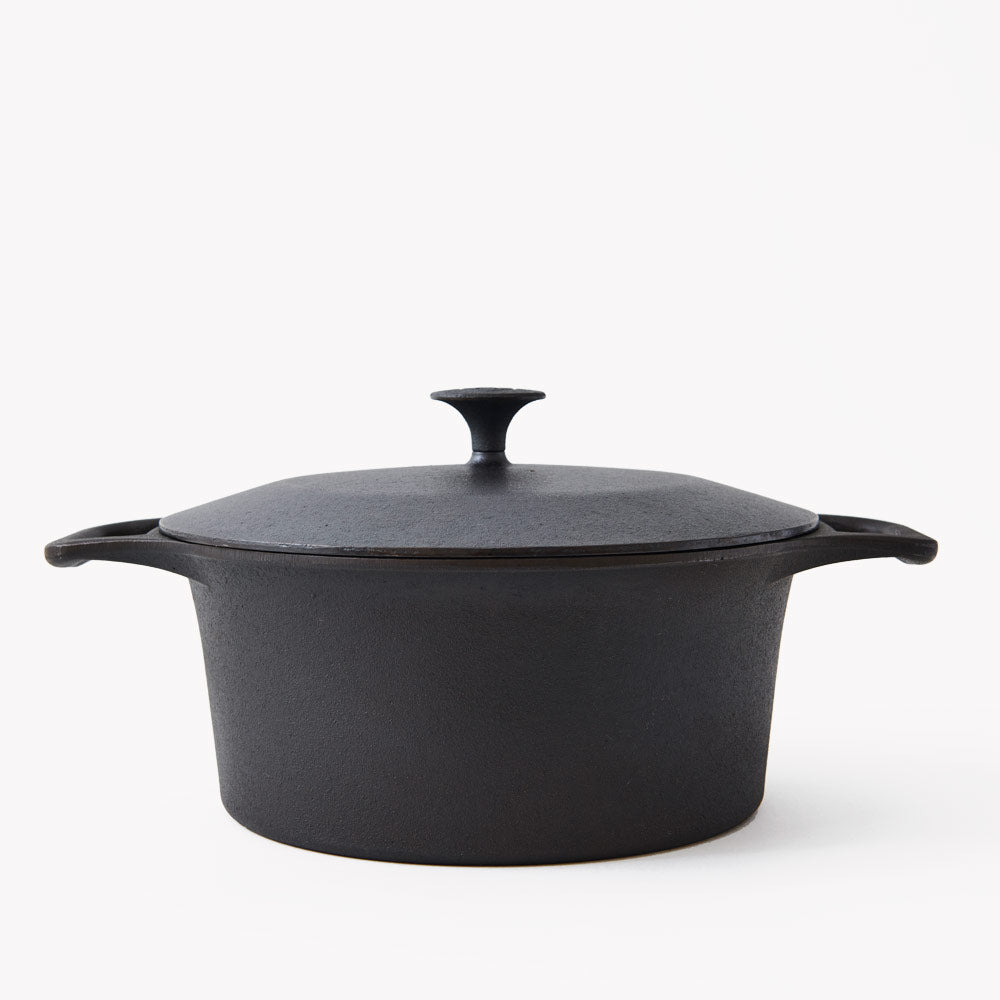 No.8 Cast Iron Dutch Oven by Field Company
